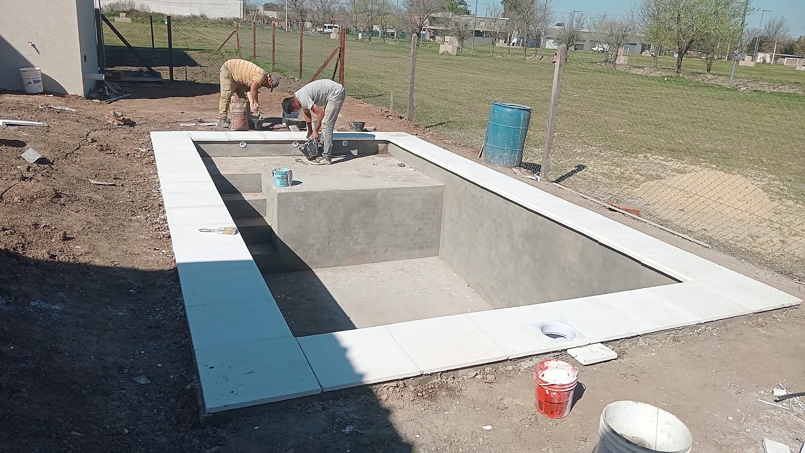 Revoque de piscina en obra