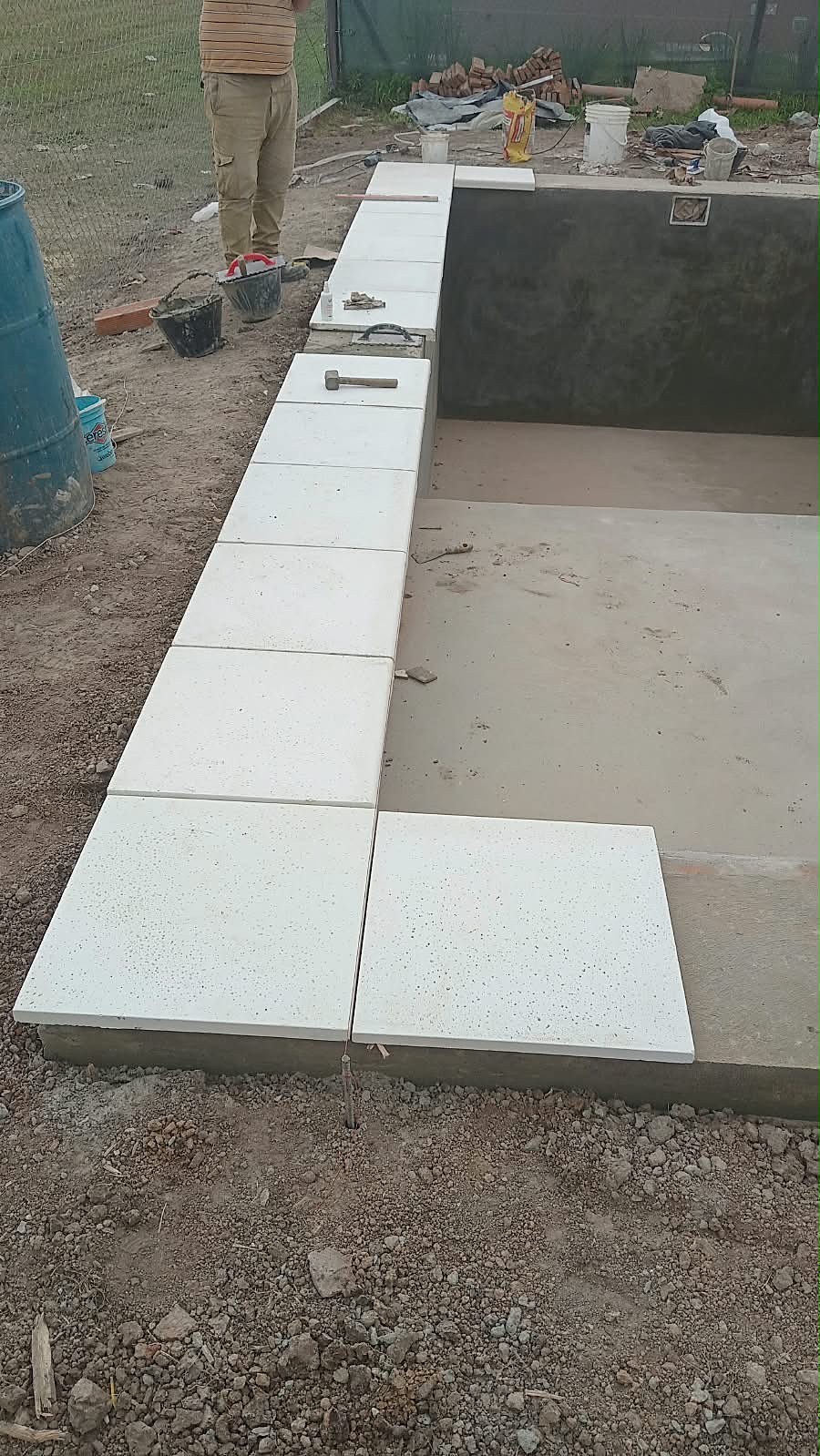 Colocación de borde de piscina